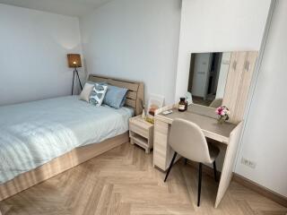 Cozy and well-lit bedroom with a bed and a desk