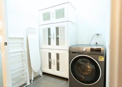 Laundry room with washing machine