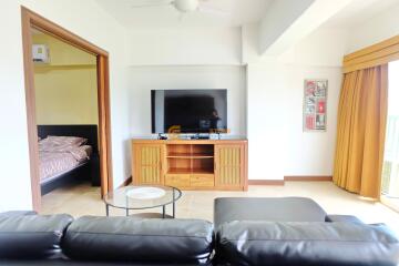 คอนโดนี้มี 1 ห้องนอน  อยู่ในโครงการ คอนโดมิเนียมชื่อ Sombat Pattaya Condotel 