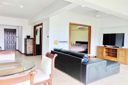 คอนโดนี้มี 1 ห้องนอน  อยู่ในโครงการ คอนโดมิเนียมชื่อ Sombat Pattaya Condotel 