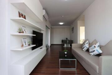 Contemporary 2-Bedroom Condo for Rent at Supalai Monte 2