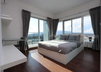 Contemporary 2-Bedroom Condo for Rent at Supalai Monte 2