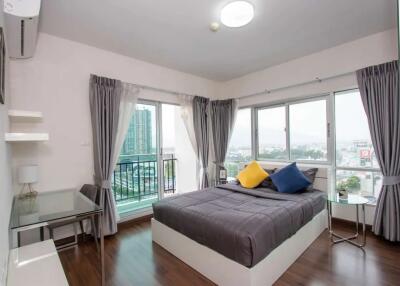 Contemporary 2-Bedroom Condo for Rent at Supalai Monte 2