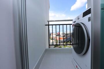 Contemporary 2-Bedroom Condo for Rent at Supalai Monte 2