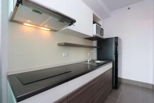 Contemporary 2-Bedroom Condo for Rent at Supalai Monte 2