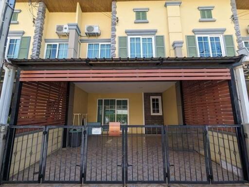 Townhouse for Sale in Prawet