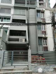 8-BR Townhouse near MRT Sanam Chai