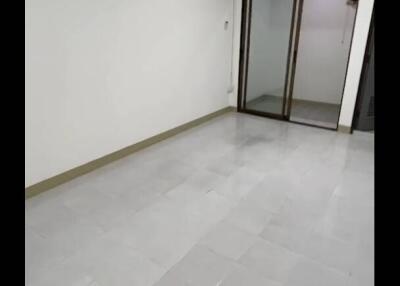 Retail Space for Rent in Khlong Tan
