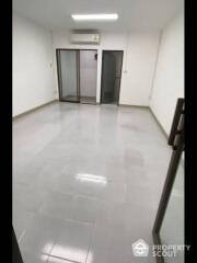 Retail Space for Rent in Khlong Tan