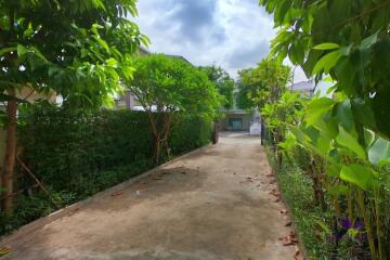 House for rent beautiful, large 4 bedroom home in a quiet area close to Airport Plaza, Muang ,Chiang Mai.