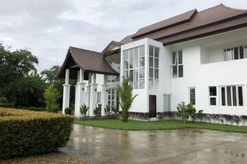 A modern house 5 bedrooms 7 bathrooms for rent or sale in Mae Rim, Chiang Mai