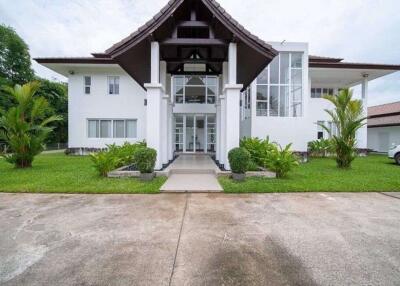 A modern house 5 bedrooms 7 bathrooms for rent or sale in Mae Rim, Chiang Mai