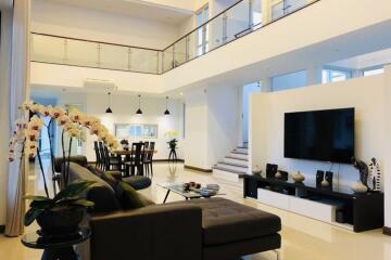 A modern house 5 bedrooms 7 bathrooms for rent or sale in Mae Rim, Chiang Mai