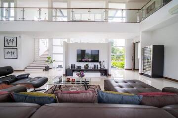 A modern house 5 bedrooms 7 bathrooms for rent or sale in Mae Rim, Chiang Mai