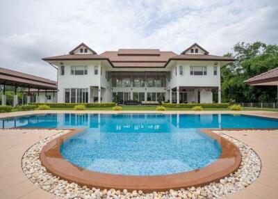 A modern house 5 bedrooms 7 bathrooms for rent or sale in Mae Rim, Chiang Mai