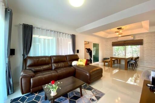 A large family home for rent or sale in Sankhampeang, Chiang Mai