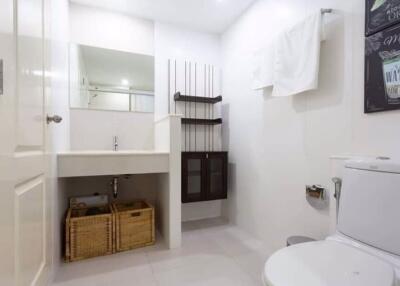 2 ห้องนอน, 2 ห้องน้ำ คอนโด ราคา ฿ 32,000/เดือน