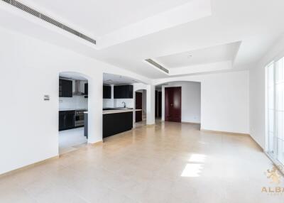 Luxurious Villa  Vacant  Private Garage