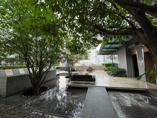 Modern apartment outdoor area with greenery and seating