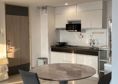 Modern kitchen with dining area