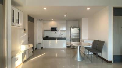 Modern kitchen with dining area