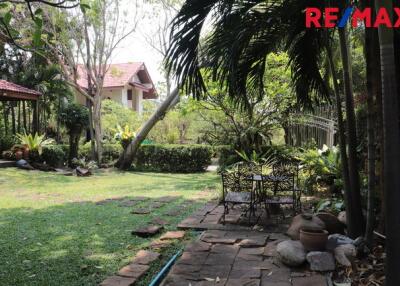 Beautiful garden with patio area