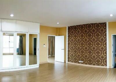 Spacious bedroom with mirrored closets and an accent wall