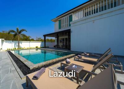 Luxurious 2 Story Pool Villa : 4 Bedrooms Plus 2 Bedroom Guest House