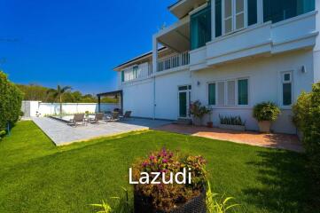 Luxurious 2 Story Pool Villa : 4 Bedrooms Plus 2 Bedroom Guest House