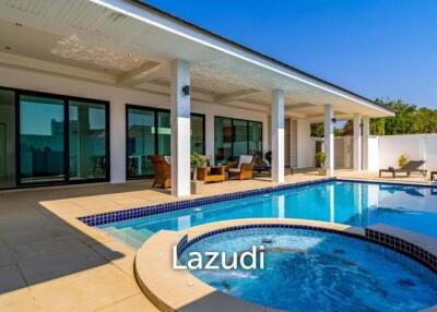 Luxurious 2 Story Pool Villa : 4 Bedrooms Plus 2 Bedroom Guest House