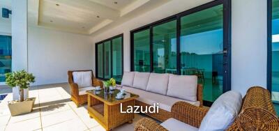 Luxurious 2 Story Pool Villa : 4 Bedrooms Plus 2 Bedroom Guest House