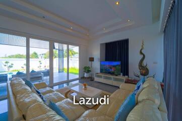 Luxurious 2 Story Pool Villa : 4 Bedrooms Plus 2 Bedroom Guest House