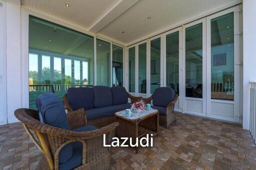 Luxurious 2 Story Pool Villa : 4 Bedrooms Plus 2 Bedroom Guest House