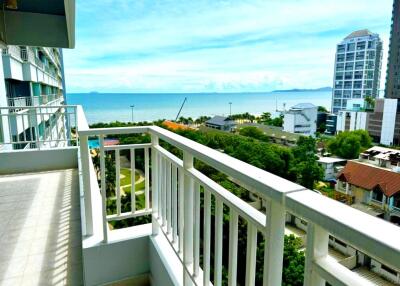 Spacious 2-bedroom Condo at Jomtien Beach