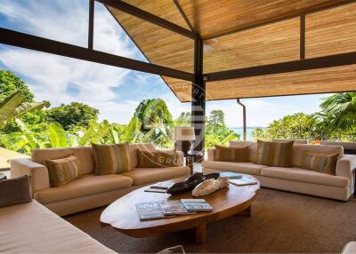 Luxurious tropical pool villa in Koh Samui