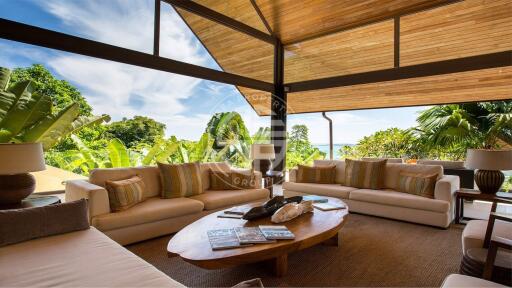 Luxurious tropical pool villa in Koh Samui