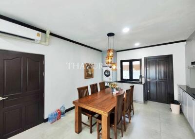 บ้าน ขาย 4 ห้องนอน 300 ตร.ม. ที่ดิน 584 m² ใน  Baan Balina 1, Pattaya