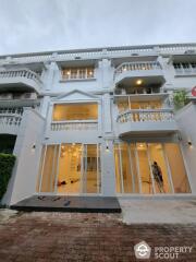 4-BR Townhouse at Prompak Gardens Condominium near BTS Phrom Phong