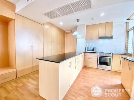 2-BR Apt. near MRT Sukhumvit