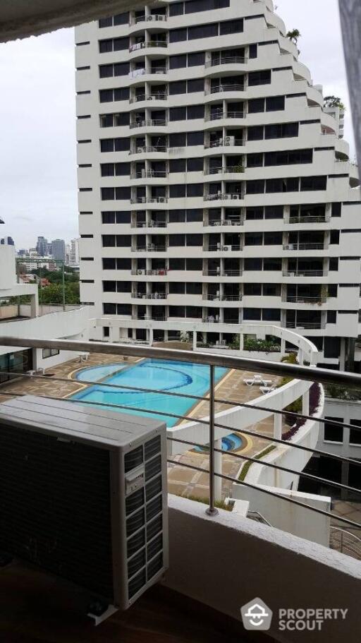 2-BR Condo at Supalai Place Sukhumvit 39 near BTS Phrom Phong (ID 467275)