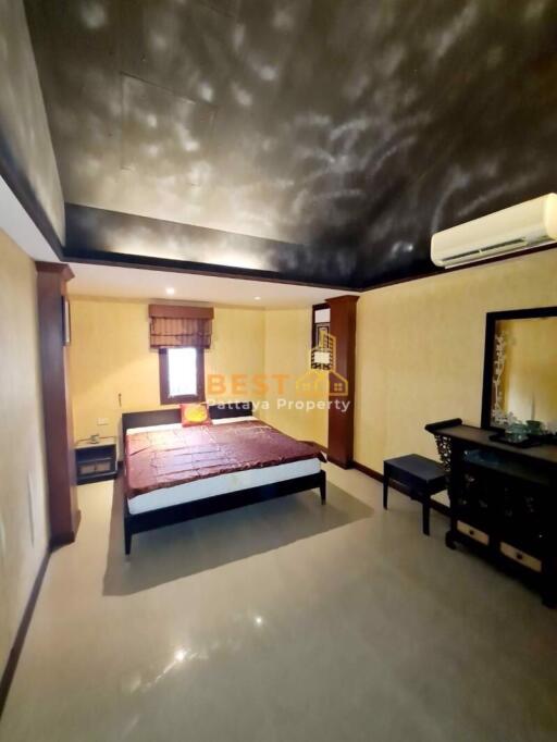 8 Bedrooms Townhouse in Grand Condotel Jomtien H011975