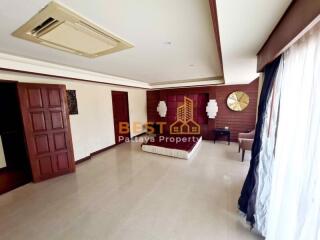 8 Bedrooms Townhouse in Grand Condotel Jomtien H011975