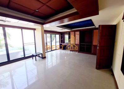 8 Bedrooms Townhouse in Grand Condotel Jomtien H011975