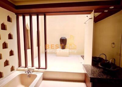 8 Bedrooms Townhouse in Grand Condotel Jomtien H011975