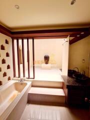 8 Bedrooms Townhouse in Grand Condotel Jomtien H011975