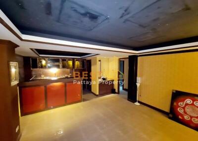 8 Bedrooms Townhouse in Grand Condotel Jomtien H011975