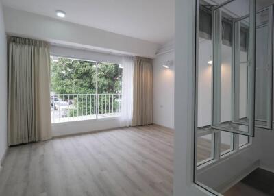 Townhome in Pridi 42 (BTS Phra Khanong) – 2 bed