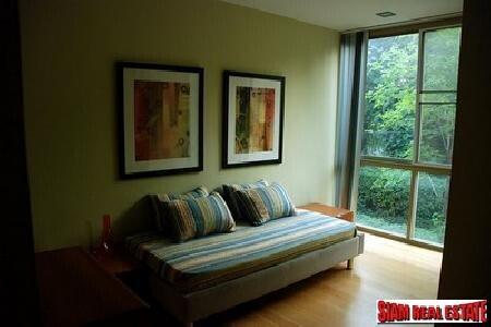 A beautifully present 2 beds, 2 baths modern condominium for rent in Private and Convenient Community, closed to Prakanong Skytrain Station
