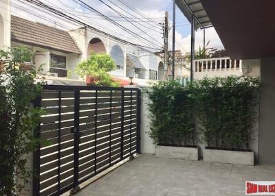 Newly Renovated Three Bedroom Detached Two Storey House for Rent Near BTS Ekkamai