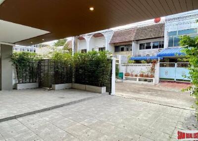 Newly Renovated Three Bedroom Detached Two Storey House for Rent Near BTS Ekkamai